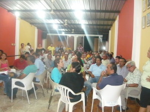 Asistentes a la capacitación de Inglés por el grupo de estudiantes de la ULEAM El Carmen