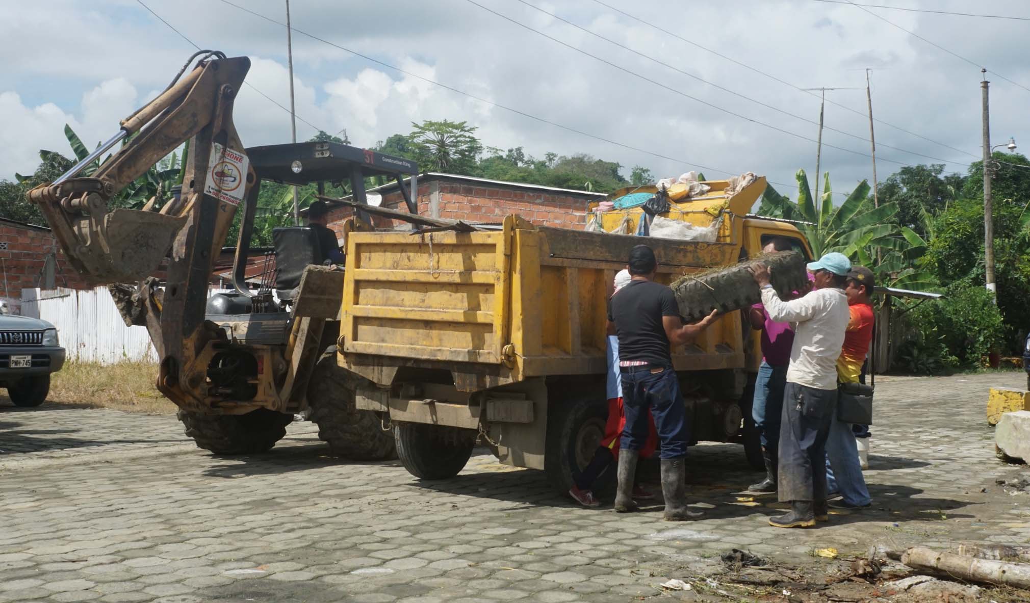 El GAD de Chone cumplió primera minga de limpieza