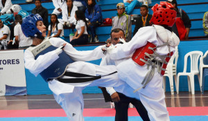 Dayana Seni (i), en la selección nacional que disputara el preolimpico