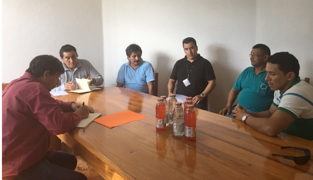 El director de ANT Galápagos se reune con  cooperativas de transporte mixto de Santa Cruz