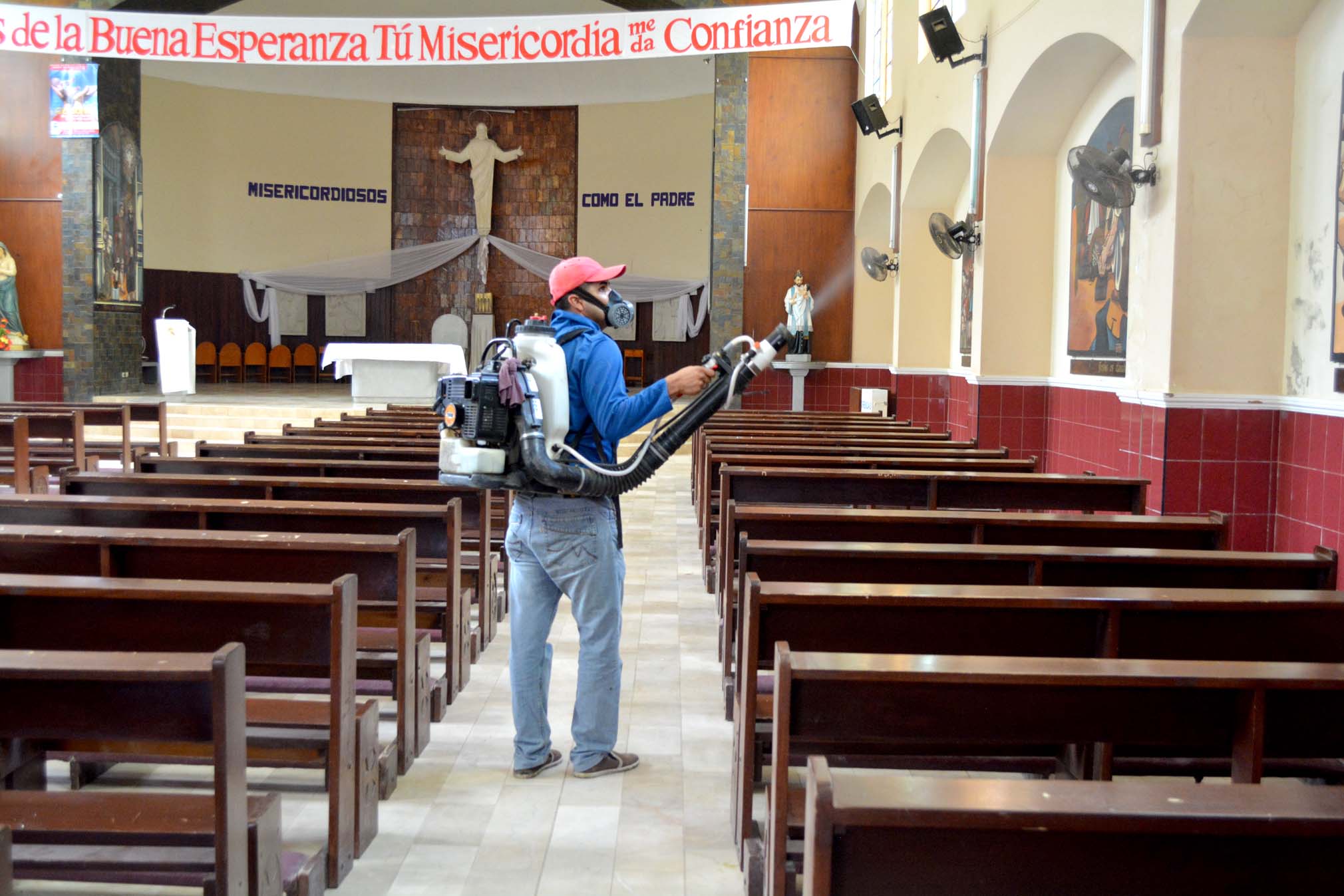 1 fumigación en iglesia San Cayetano en Chone