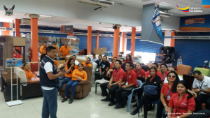 Capacitación preventiva, brindada al personal que labora en almacenes de línea blanca, por parte de la Dinapen en Manabí (2)