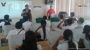 Capacitación preventiva, brindada por la Dinapen a estudiantes de secundaria en Manabí (3)