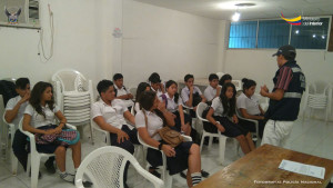 Capacitación preventiva sobre consecuencias del uso de drogas, brindada por la Dinapen a estudiantes del cantón Tosagua