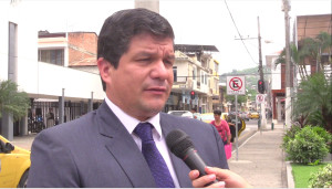 José Vicente Santos, gerente de la EPMAPAP, garantiza el abastecimiento permanente de agua potable en Crucita, durante los días de feriado 