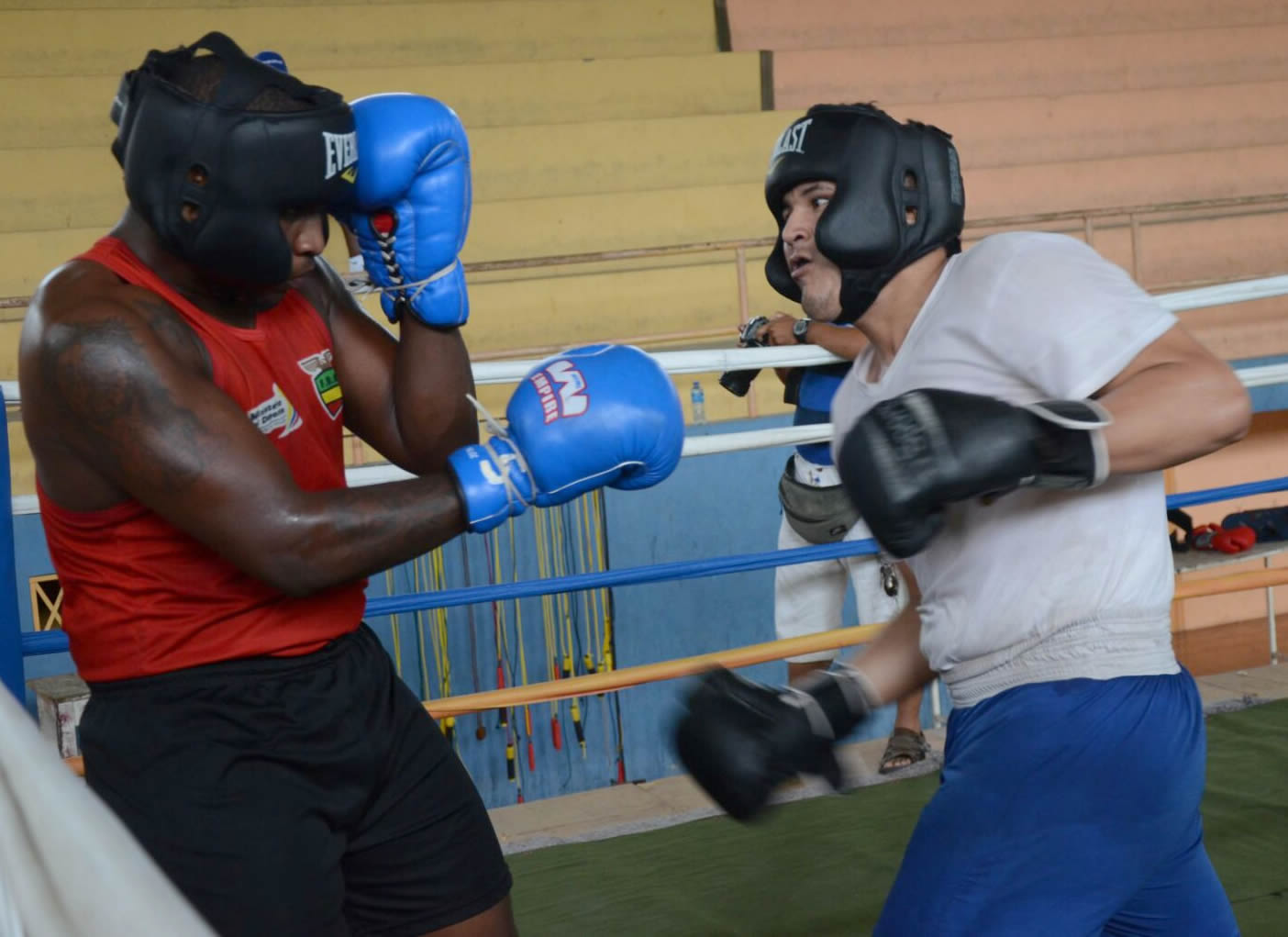 Púgiles entrenan con miras a ganarse un  puesto en selección que irá al preolímpico