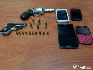 Armas de fuego y celulares incautados durante la operación Amanecer II ejecutada en Portoviejo