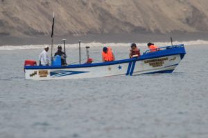 Técnicos de empresa ecuatorino-canadiense realizan la investigación para recuperar de 80 a 100 metros de playa en Crucita