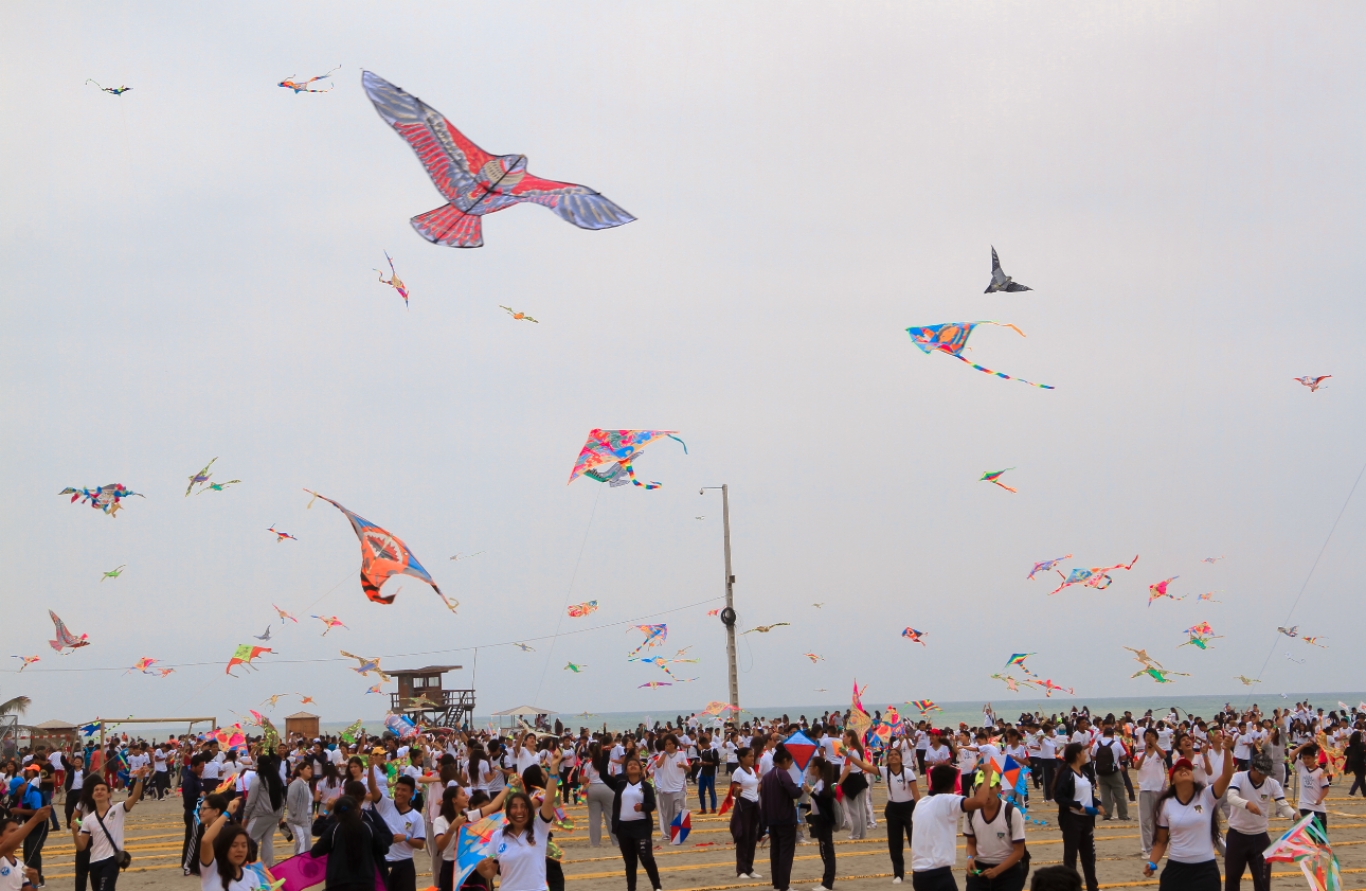 Manta elevó cometas como símbolo de  esperanza