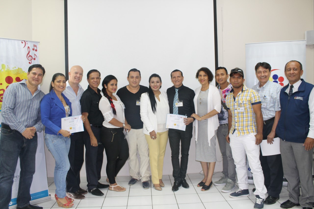 Exitoso encuentro de artistas y medios en Portoviejo