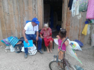 Clemencia Loor Zambrano, su vivienda provisional  posterior al terremoto.