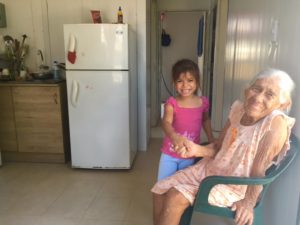 Clemencia Loor en su nueva casa entregada por el Gobierno Nacional a través de EEEP