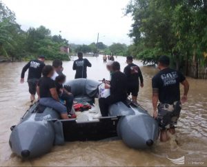 thumbnail_Rescate y evacuación de personas afectadas por las inundaciones en Manabí (4)