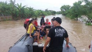 thumbnail_Rescate y evacuación de personas afectadas por las inundaciones en Manabí (5)